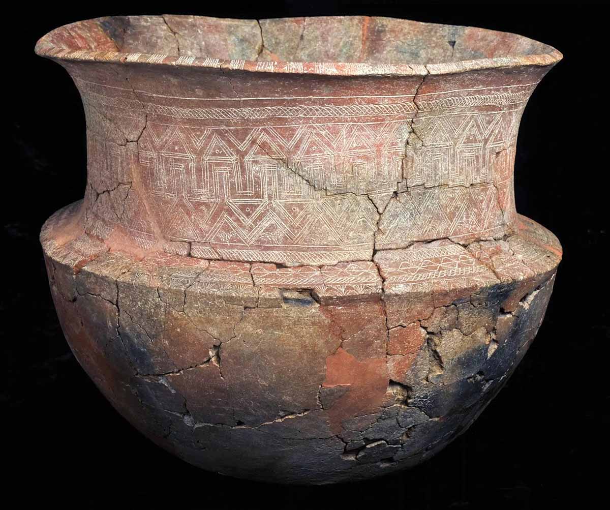 Lapita pottery on museum tour in France web
