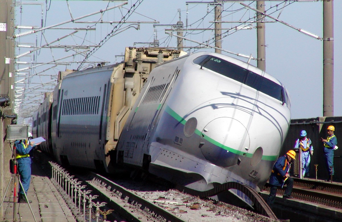 Train derailed by earthquake