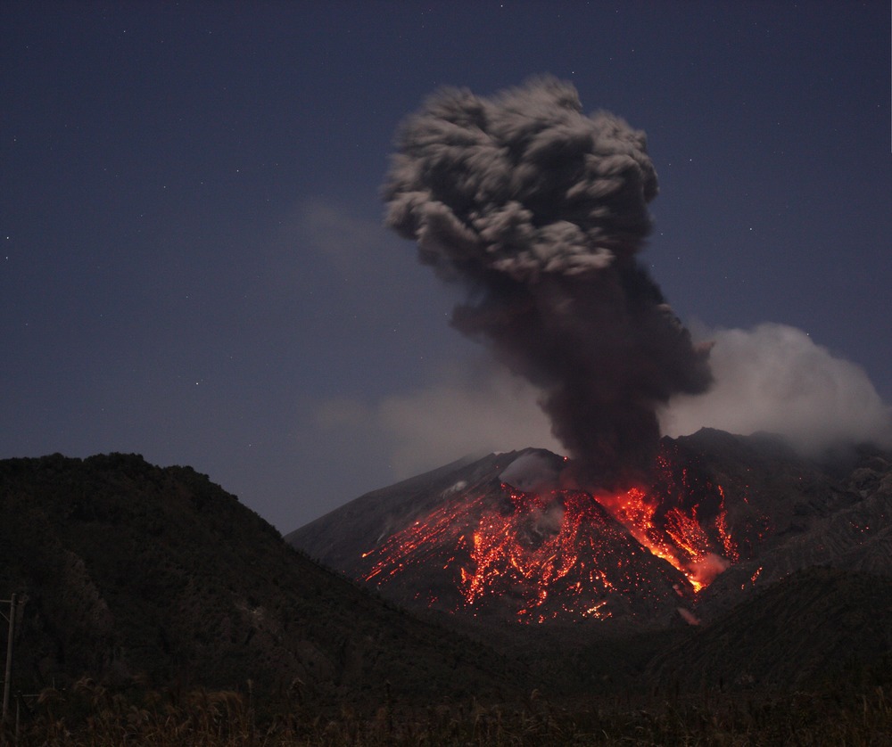 Japanese brace for large volcanic eruption