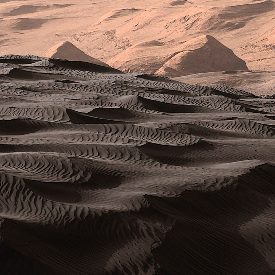 A new kind of sand dune on Mars
