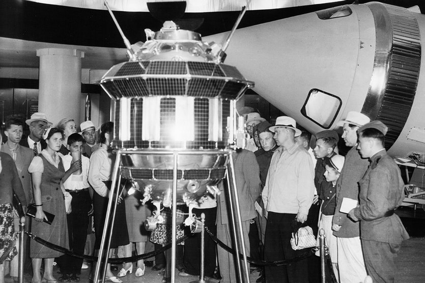 A model of the luna 3 at the ussr academy of sciences in moscow, 1960.