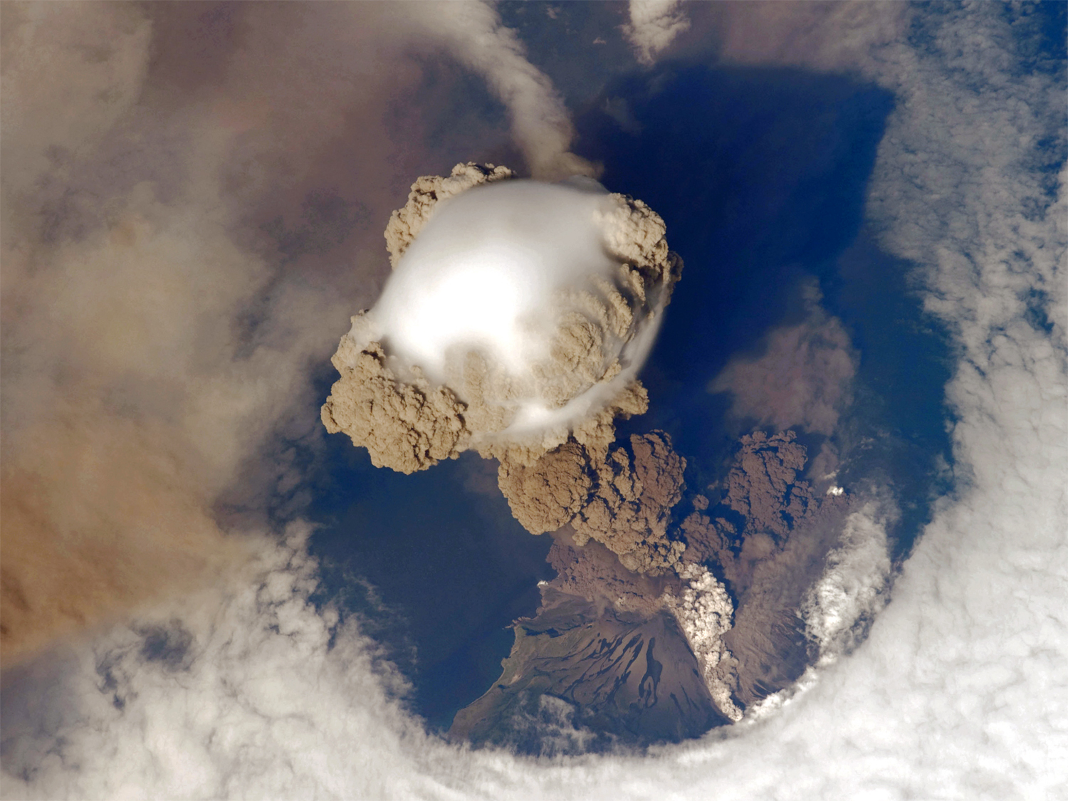 The eruption of Sarychev volcano in 2009.