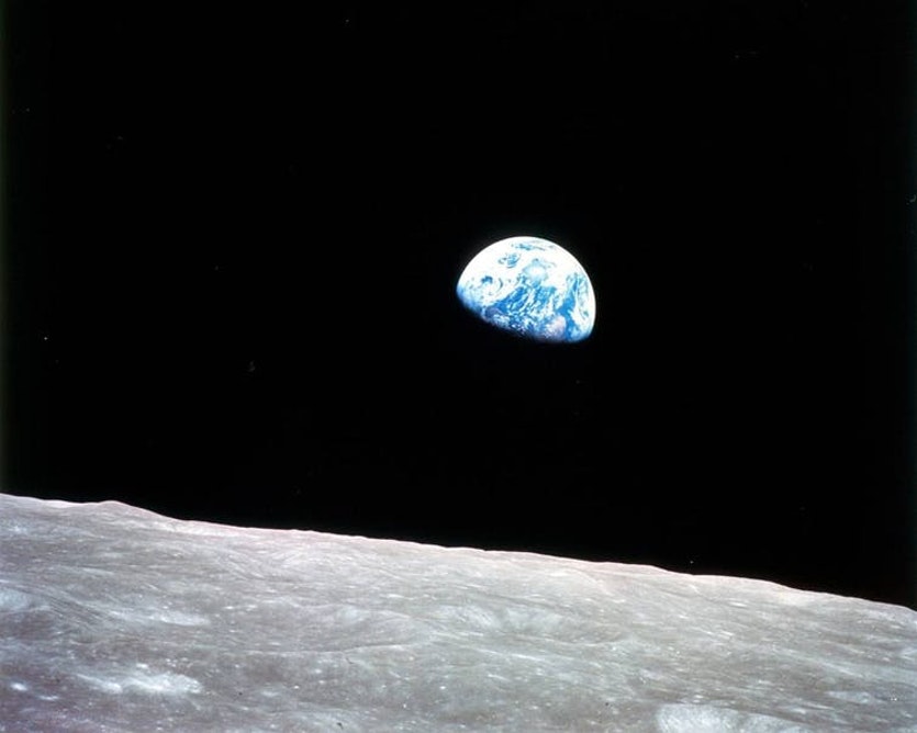 Apollo 8 earthrise.