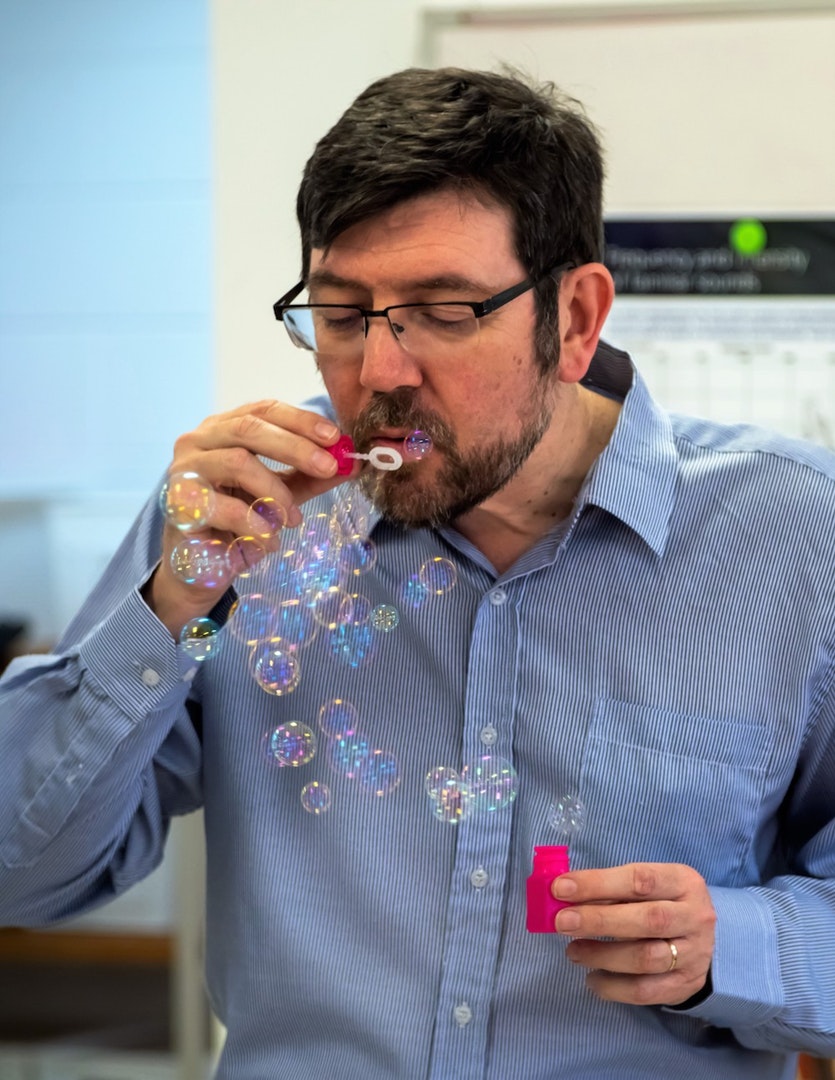 Brisbane primary school teacher brett crawford inspires his fellow teachers to brings science into the classroom.