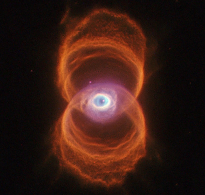 The Engraved HourGlass Planetary Nebula. 