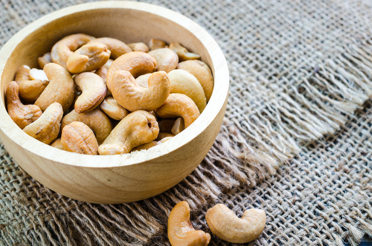 Nuts help lower cholesterol