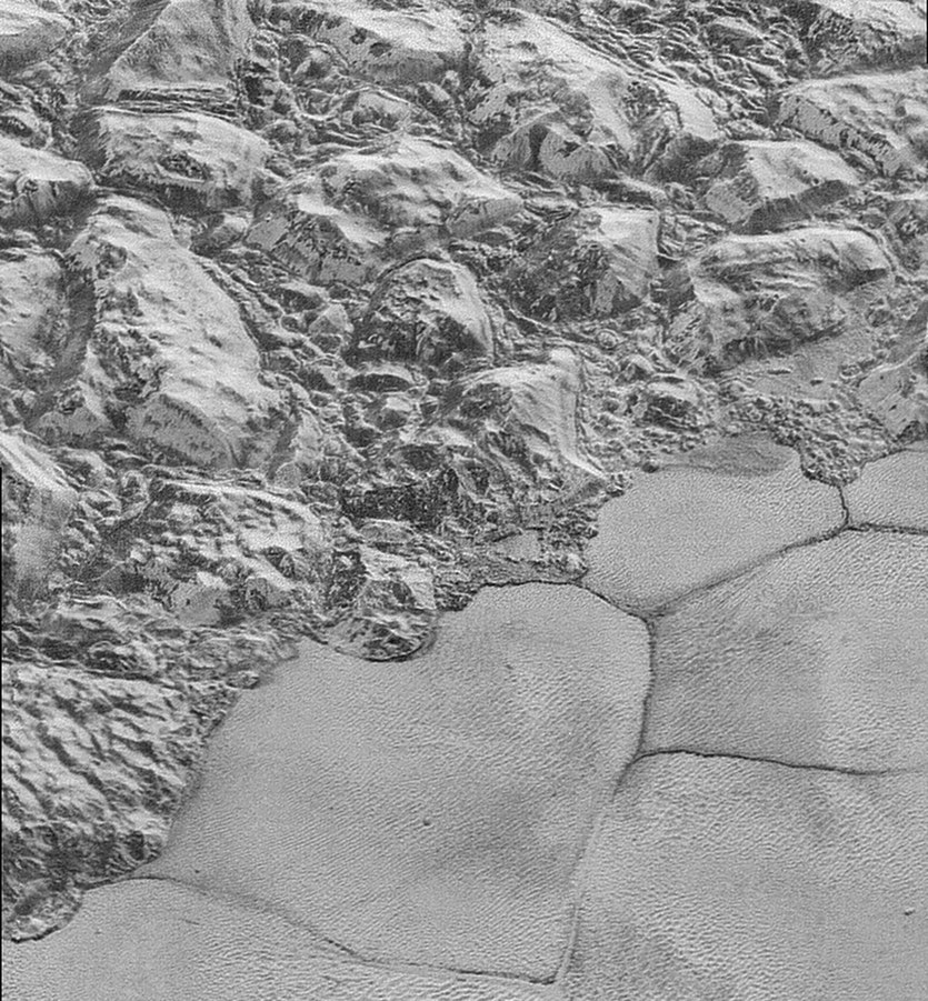 Pluto giant mountains