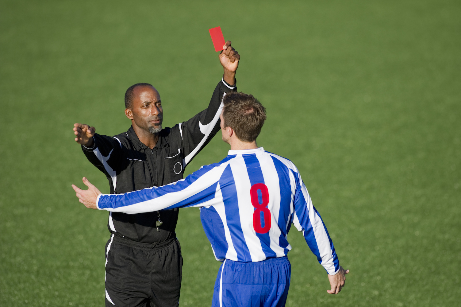 What Are The Referees In Football - Image to u