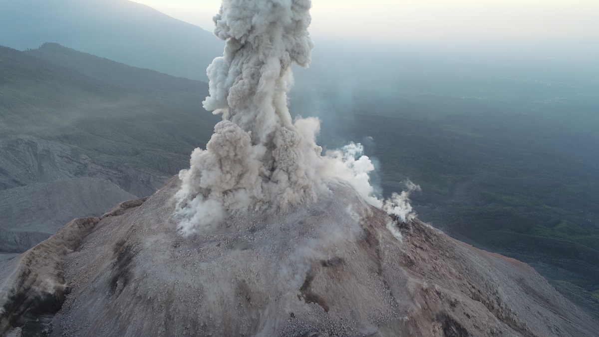 drone_volcano