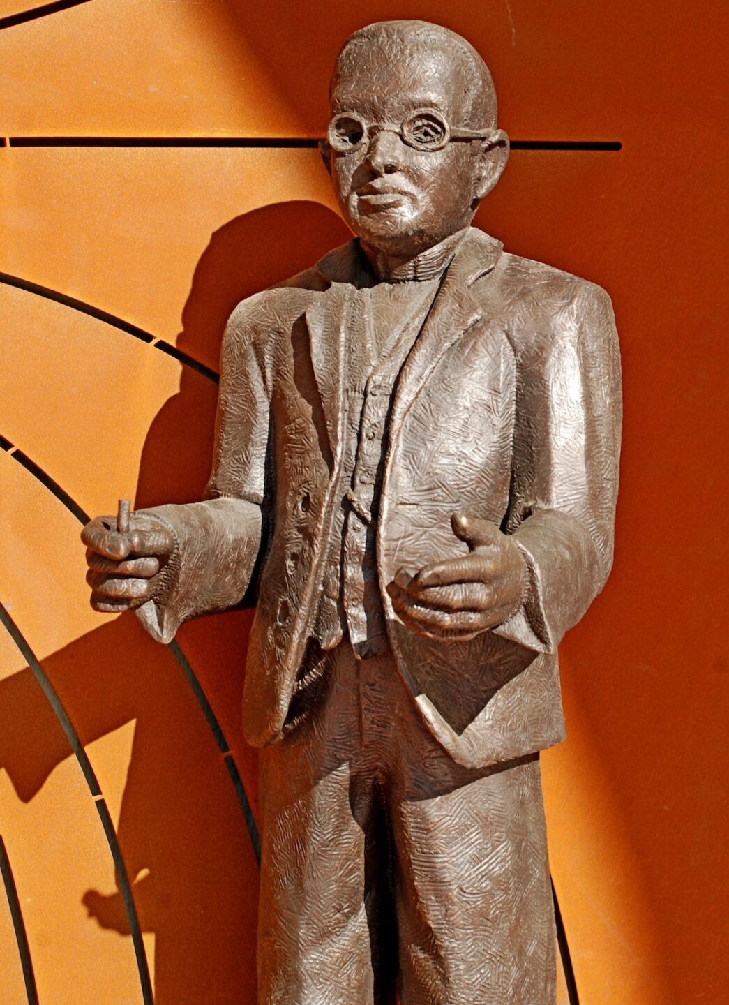 201024 statue lemaitre