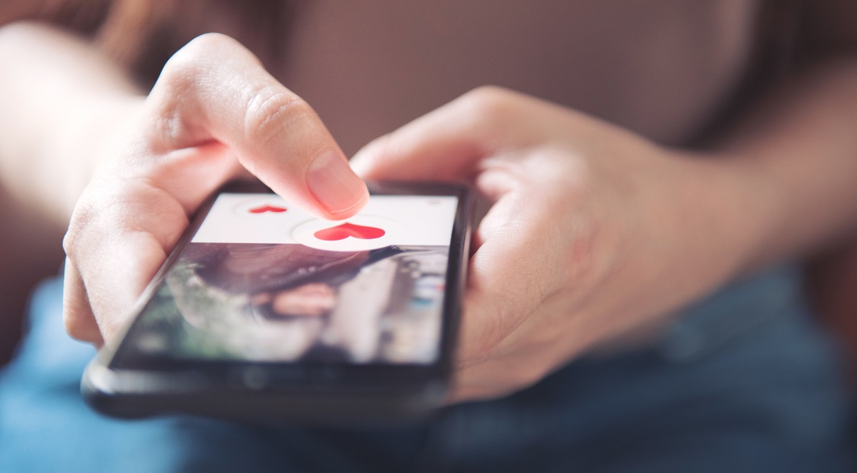 Online dating lowers self-esteem and increases depression, studies say