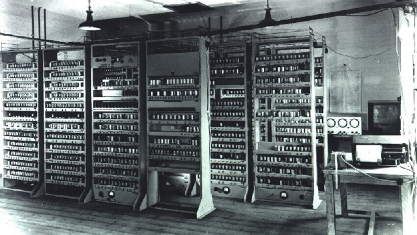Image of room-sized computer from 1948.