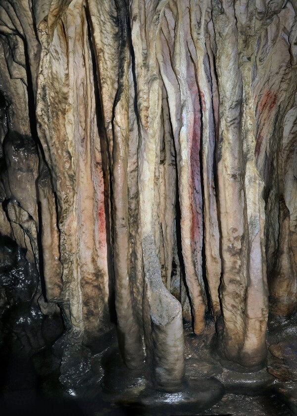 A stalagmite with red pigmant