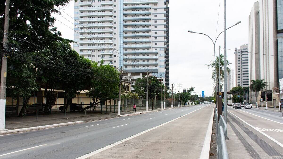 Photo of a street in São Paulo, Brazil, after the city went into lockdown in response to COVID