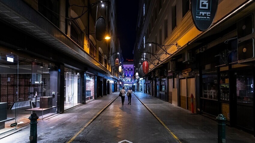 photo of melbourne street at night