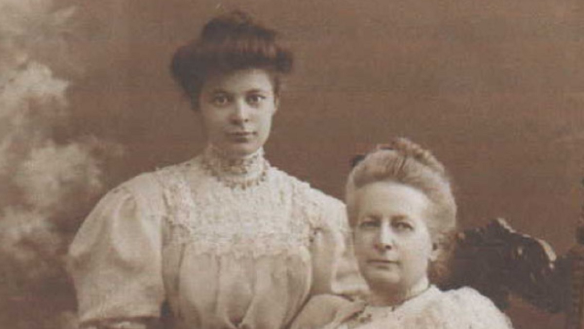 Two Victorian women, with Polly Porter left, in sepia coloured photo