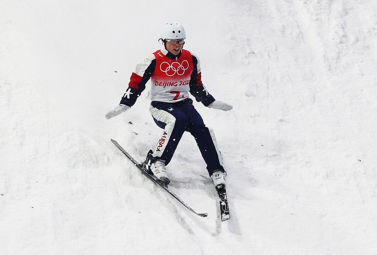 Skier lands safely on snow