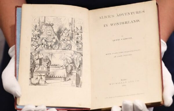 Alice in wonderland book. 1st edition. Johnathan brady 2