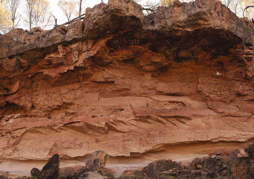 Marra wonga rock art visible beneath a large cliff