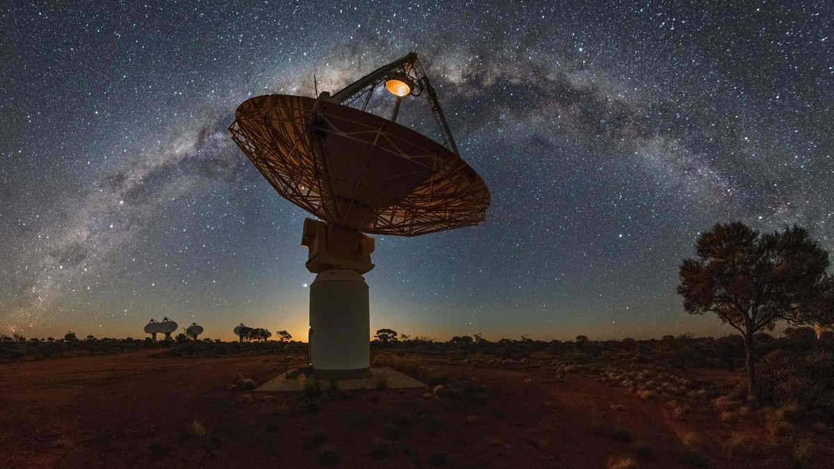 Australian telescope challenges fast radio burst ideas