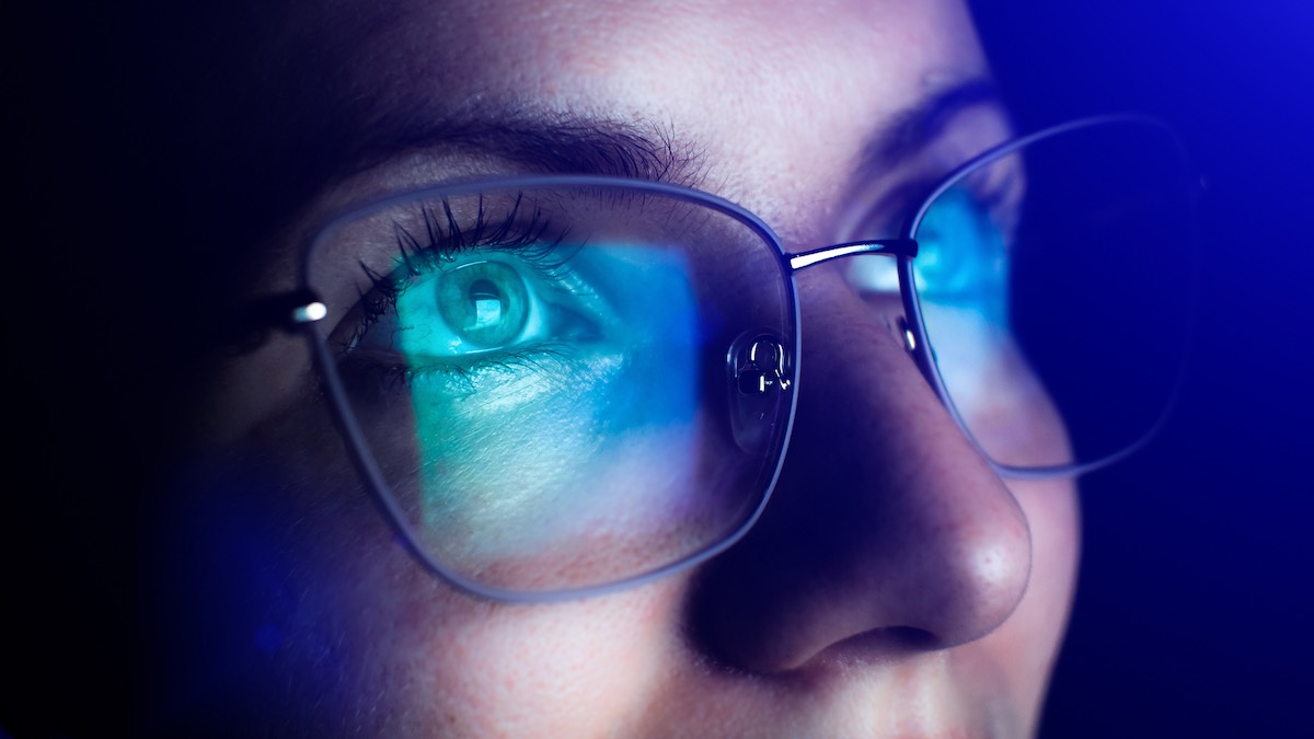 Researchers can't see benefits in bluelight filtering glasses