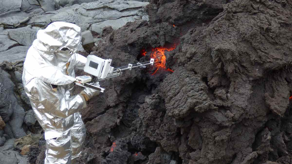 New instrument for mapping lava flows during eruptions