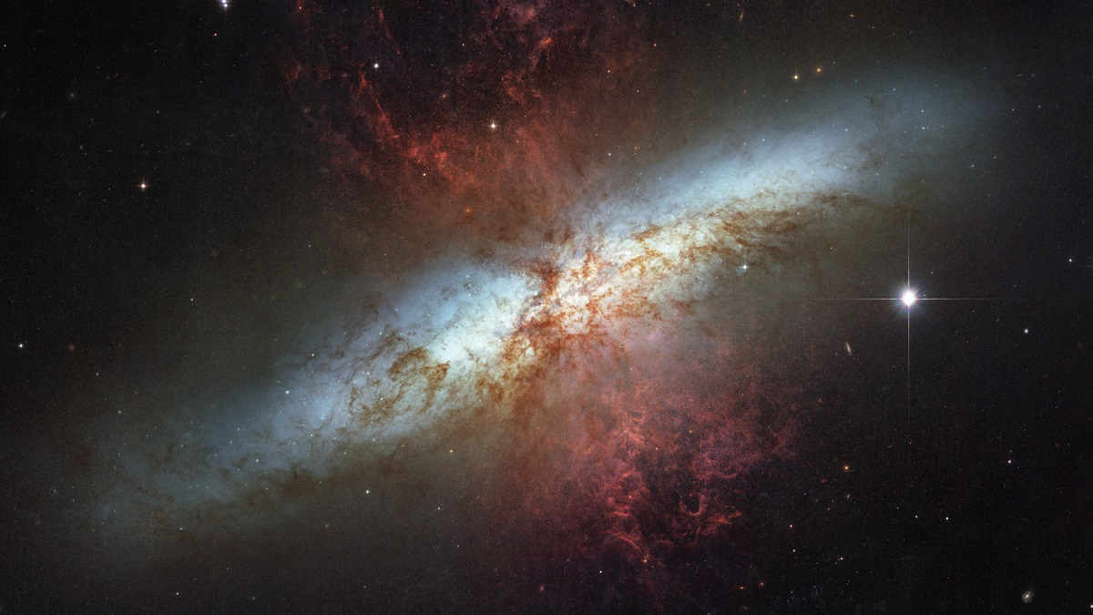 starburst galaxy Messier 82